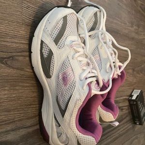 Ladies athletic shoes